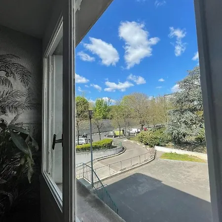 Charming Parisian Away From In The Heart Of Paris