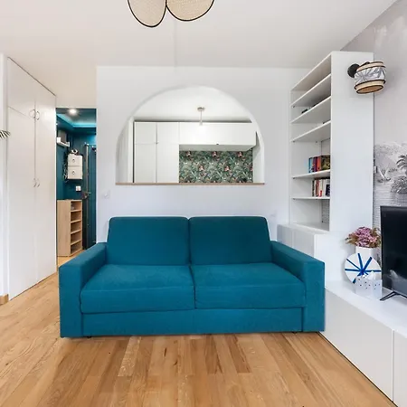 Charming Parisian Away From In The Heart Of Apartment *