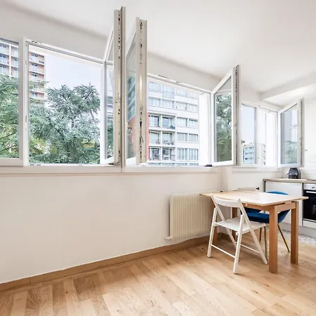 Apartment Charming Parisian Away From In The Heart Of Paris