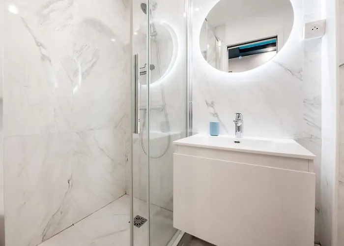 Charming Parisian Away From In The Heart Of *