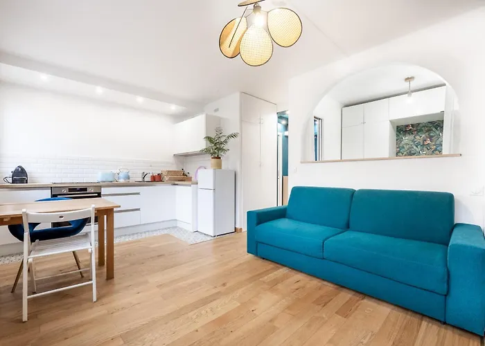 Charming Parisian Away From In The Heart Of Париж