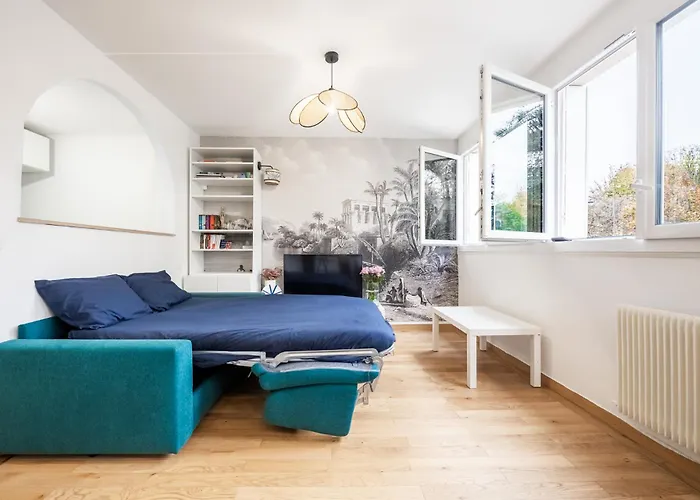 Charming Parisian Away From In The Heart Of