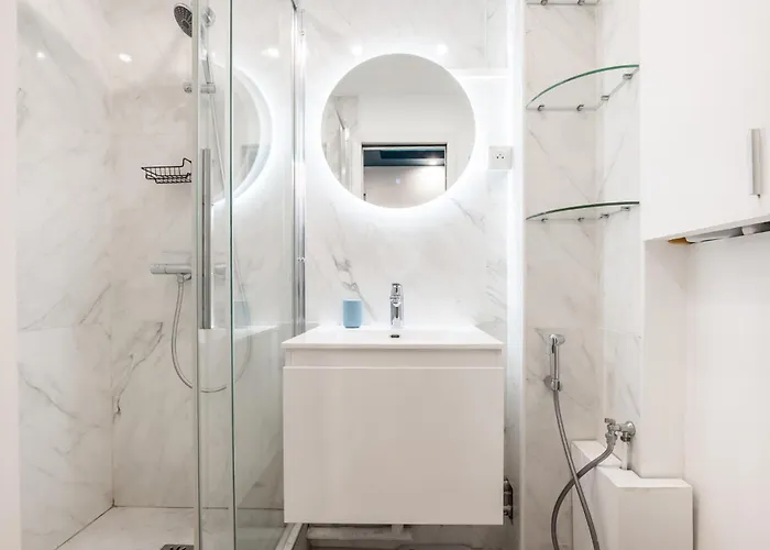 Charming Parisian Away From In The Heart Of Апартаменты