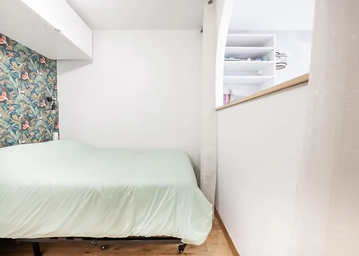 Charming Parisian Away From In The Heart Of Апартаменты *