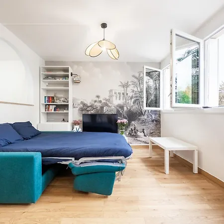 Charming Parisian Away From In The Heart Of